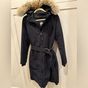 Navy Blue Canada Goose 3/4 Parka Size M. Smoke and Pet Free!